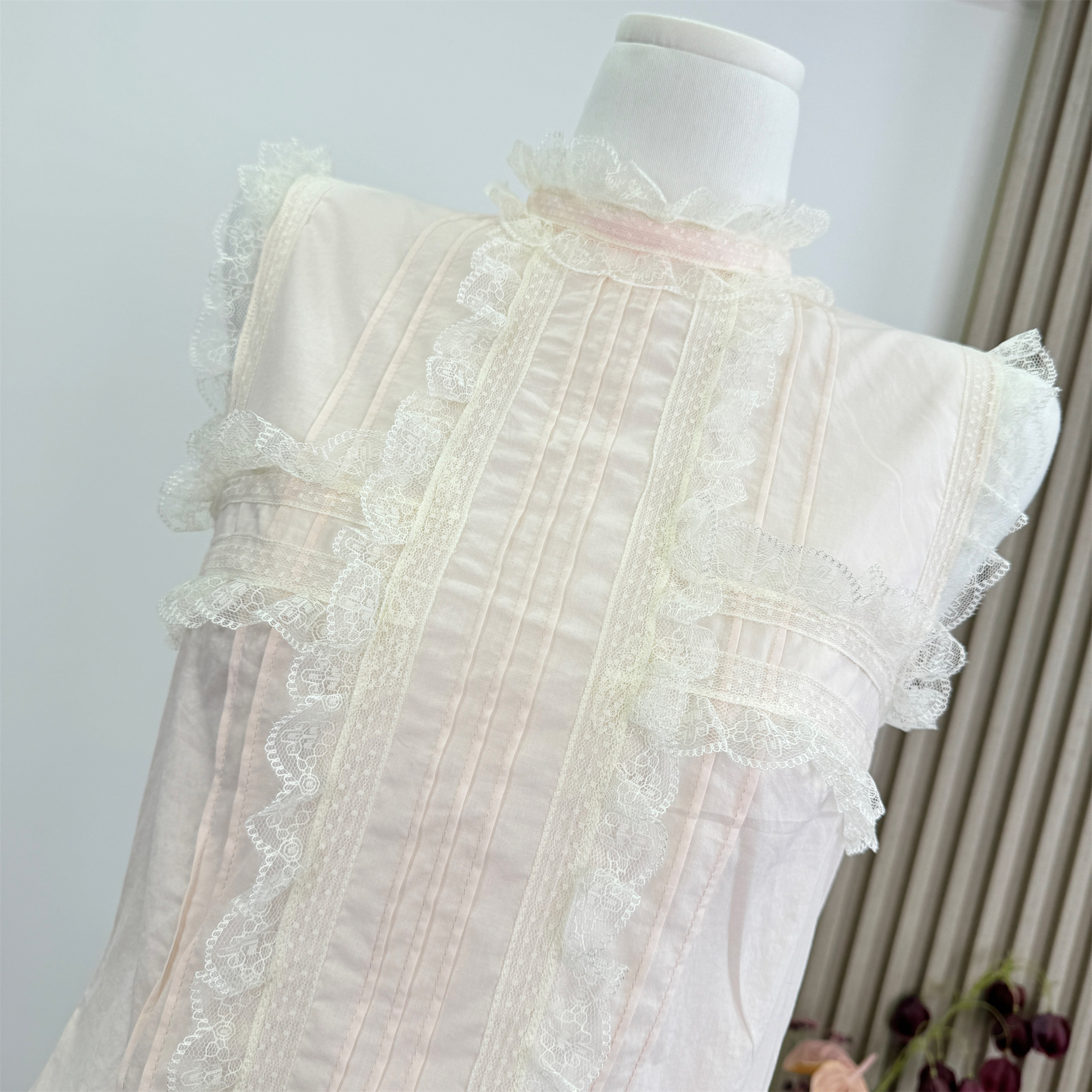 Light Pink Sleeveless Shirt Women Vintage Lace Trim Tank Top - Image 2