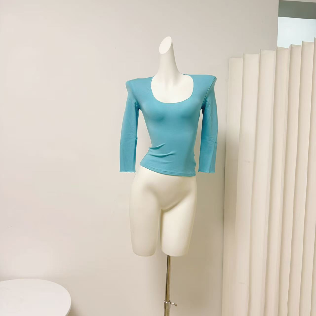 Women's Lyocell Round Neck Long Sleeve Soft T-Shirt with Waist Cinch for Spring and Autumn
