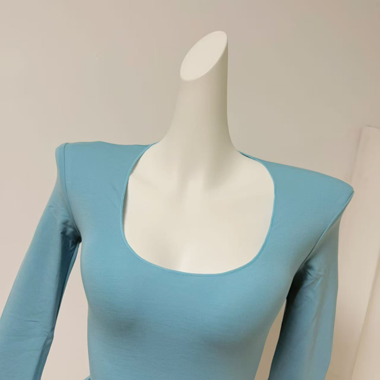Women's Lyocell Round Neck Long Sleeve Soft T-Shirt with Waist Cinch for Spring and Autumn - Image 3